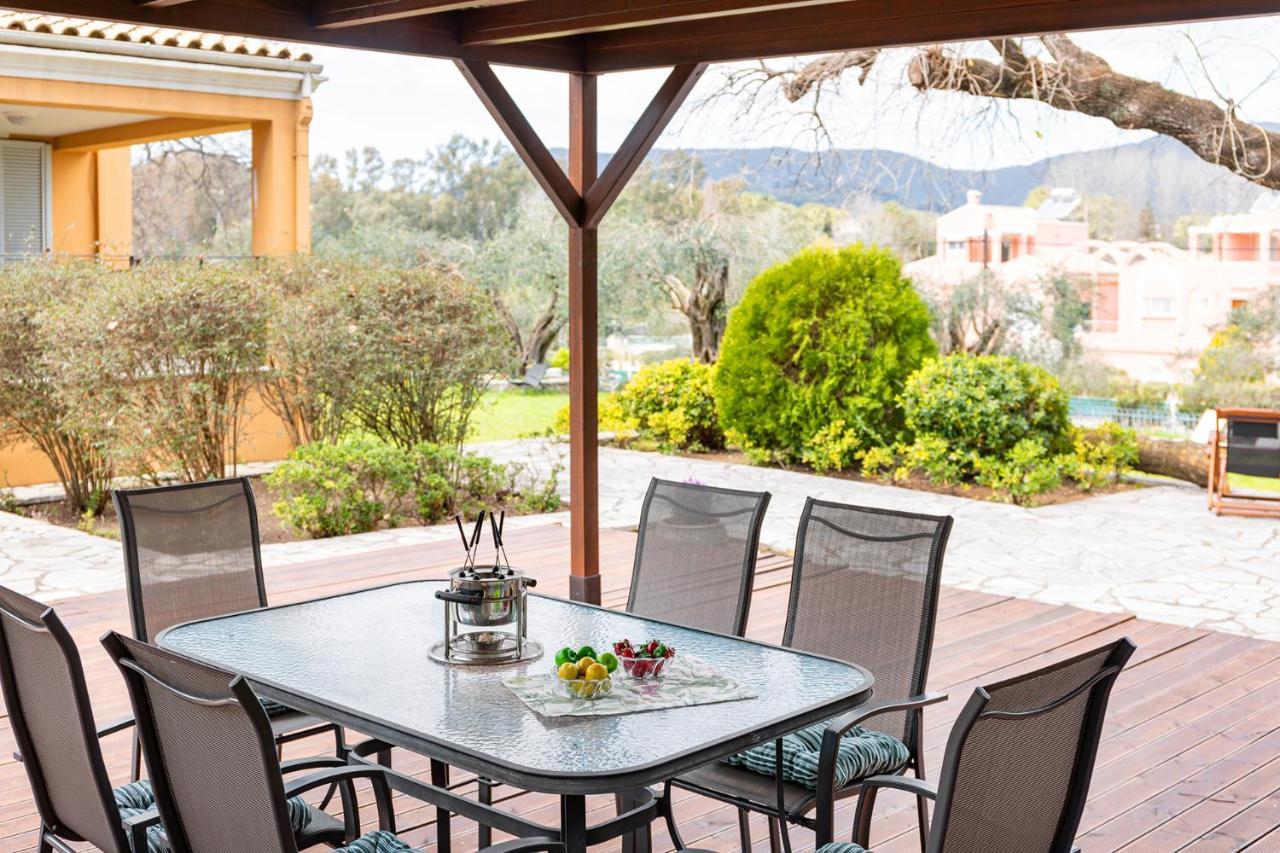 Spyrelia Villa With Private Pool & Outdoor Hot Tub ذيسْخا المظهر الخارجي الصورة
